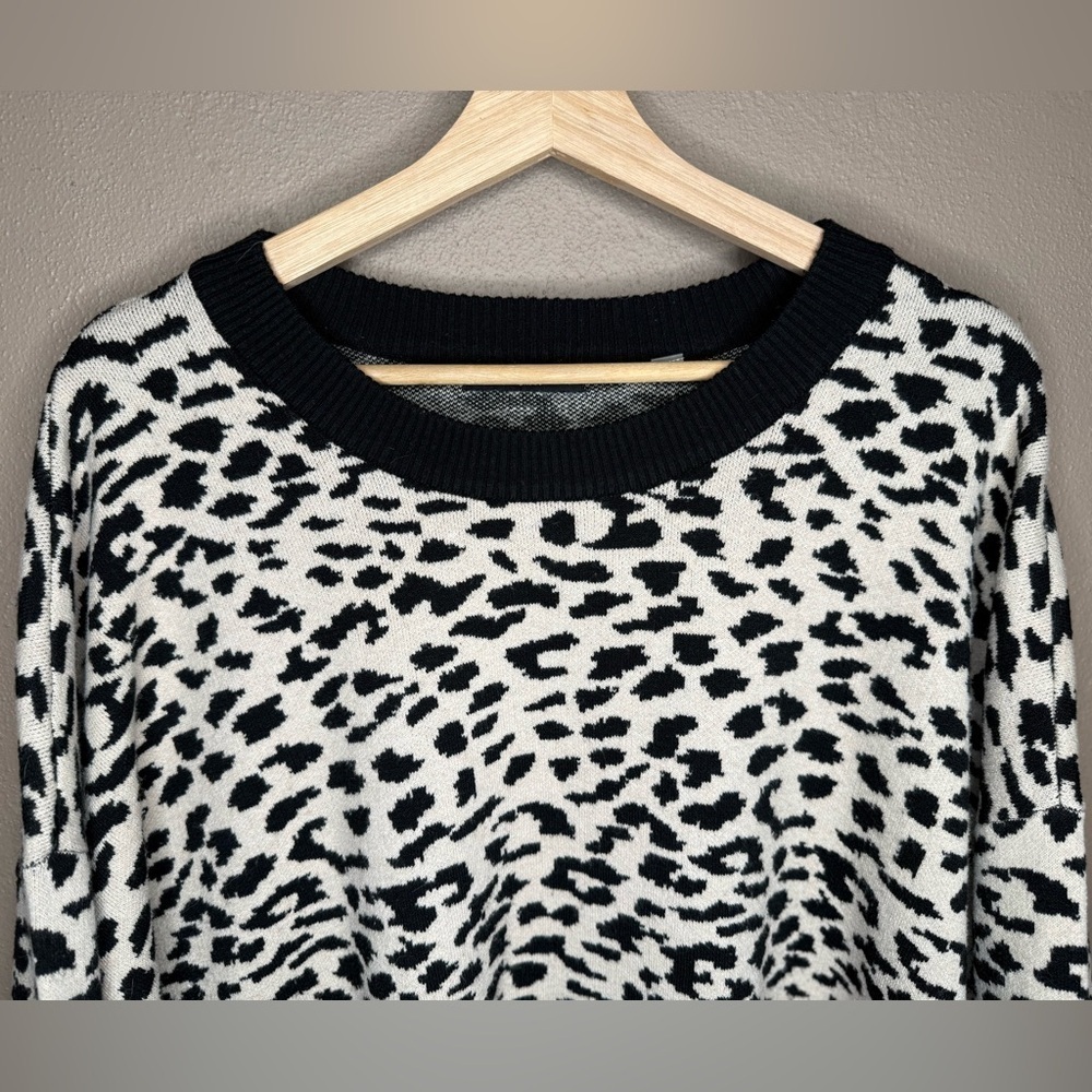 T Tahari Woman Cheetah Print Crew Neck Sweater Size 1X Baddie Cozy Eclectic Chic - Picture 4 of 16